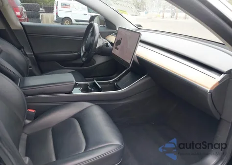 2019 Tesla Model 3 Long Range/Performance z USA, uszkodzony, nr VIN 5YJ3E1EB7KF199129